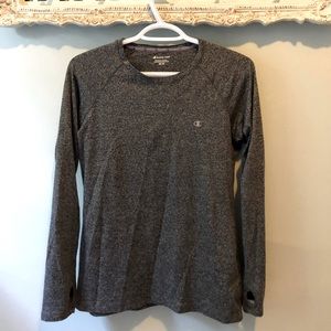 Long sleeve grey gym shirt. Brand: Champion.